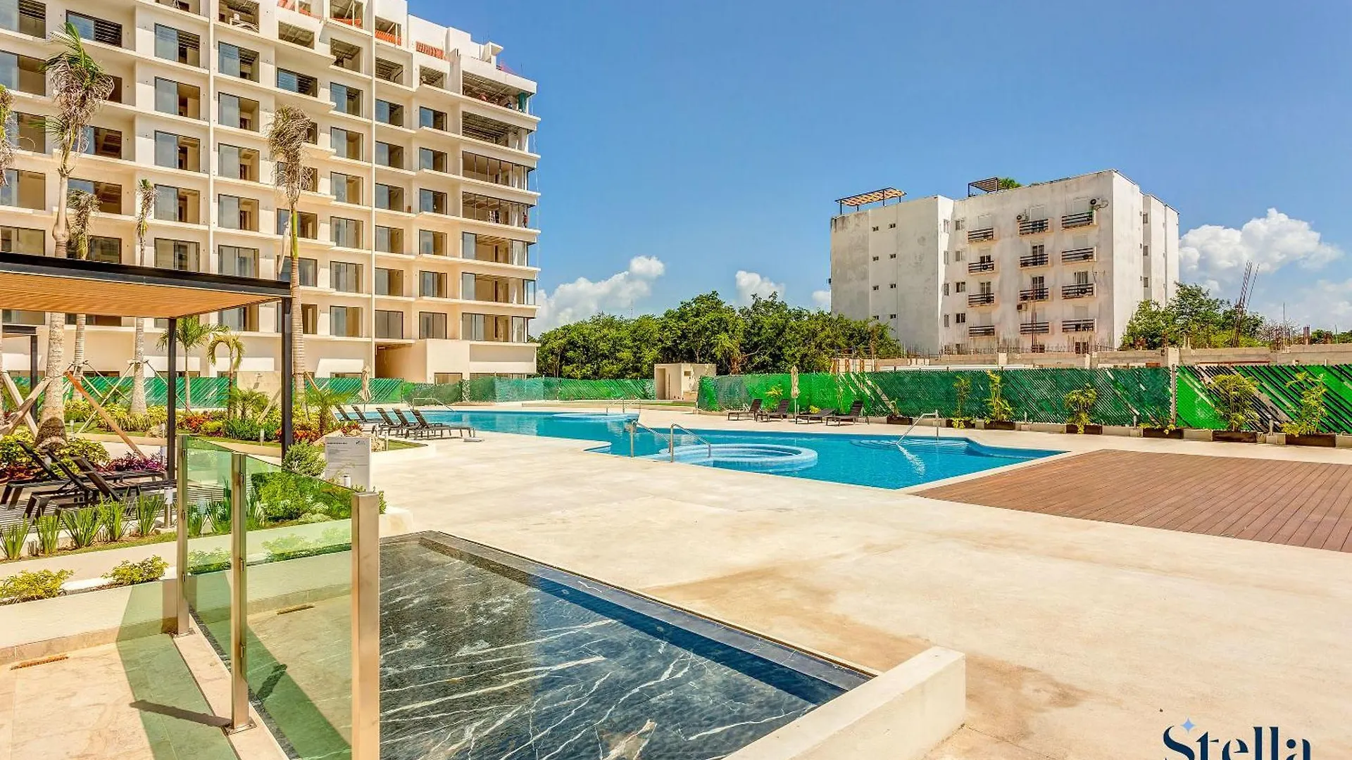 New Complex Resort Style With Amenities Near Downtown 7Min location